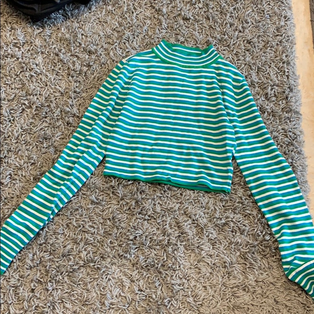 crop turtle neck size small